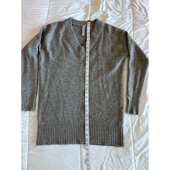 Athleta Vital Sweater Womens Oversized XS Gray Knit V Neck Soft Sweater EUC - Picture 2 of 8